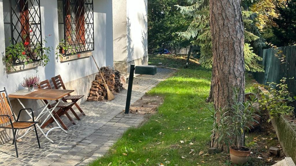Cosy Apartman In Green Buda Budapest Exterior photo